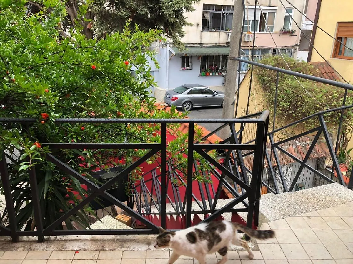 Red Goat Hostel تيرانا 0*,  ألبانيا